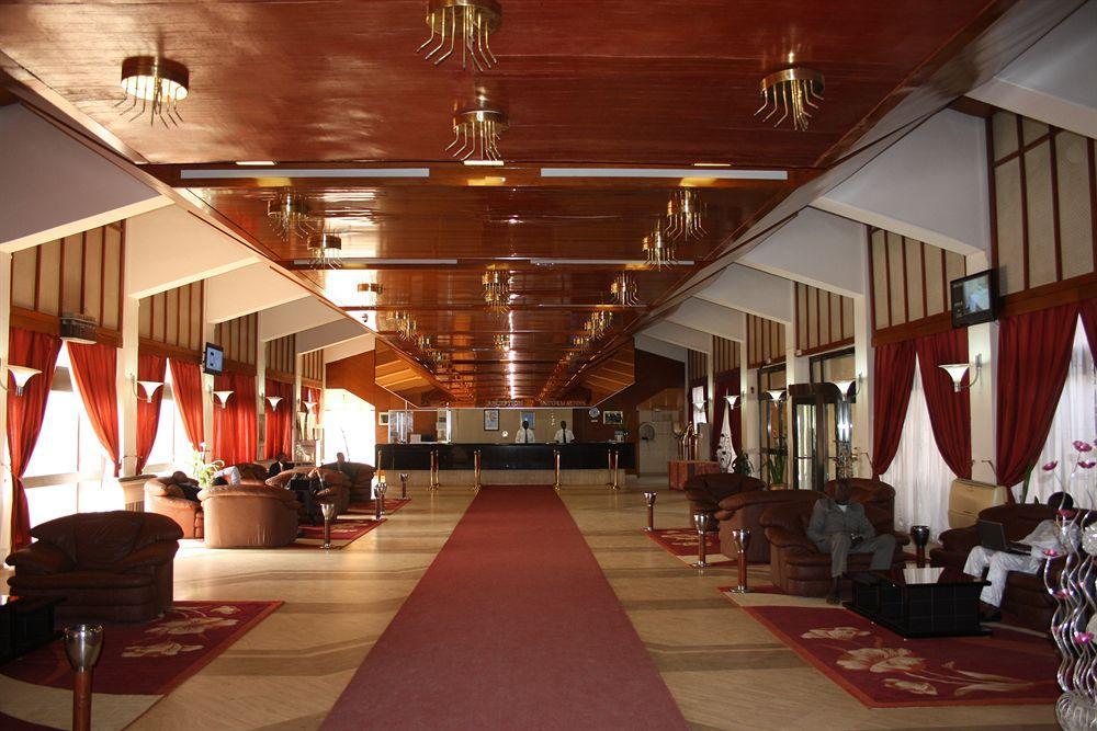 Gaweye Hotel Найамей Екстериор снимка