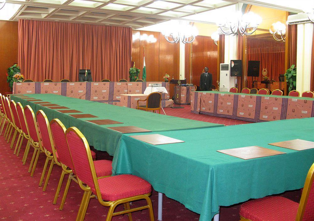Gaweye Hotel Найамей Екстериор снимка
