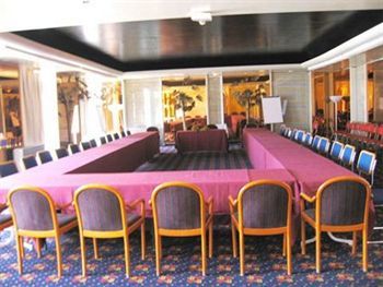 Gaweye Hotel Найамей Екстериор снимка