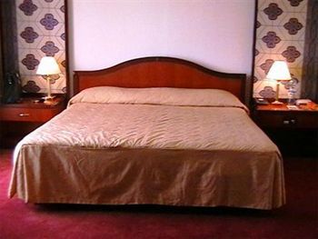 Gaweye Hotel Найамей Екстериор снимка