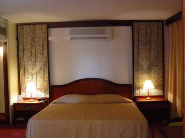Gaweye Hotel Найамей Екстериор снимка
