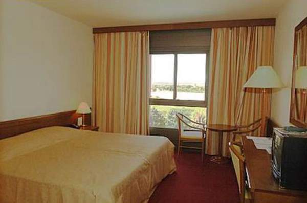 Gaweye Hotel Найамей Екстериор снимка